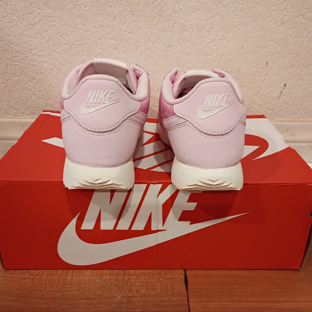 Nike Cortez - Picture 4 of 5